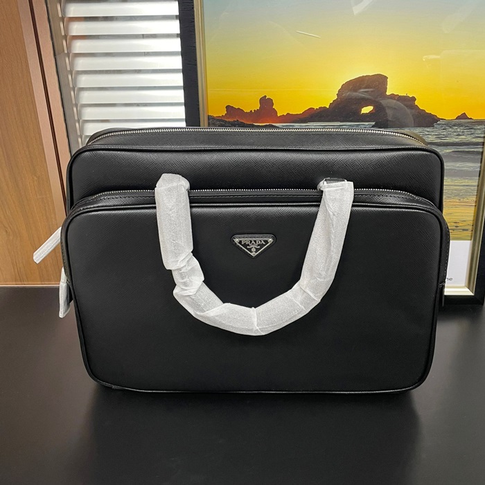 プラダ メンズ サフィアーノ ブリーフケース  - - pr697x