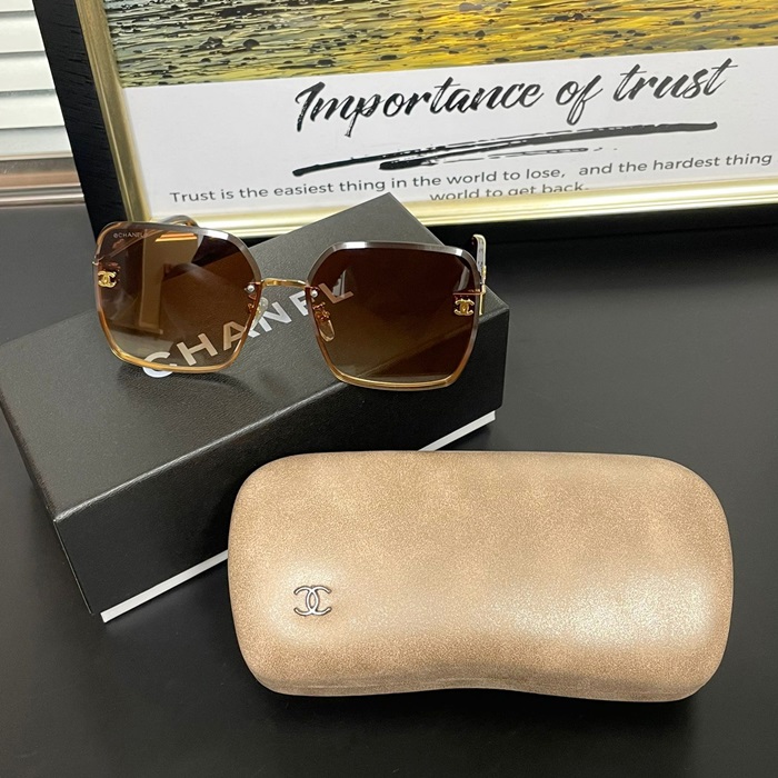 Chanelシャネルユニセックス トレンディ メタル フレーム サングラスCnl0442x.5