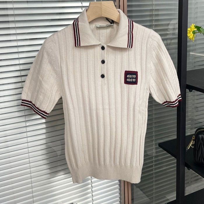 ミュウミュウ レディース アイボリー 半袖Tシャツ -  Ladys Ivory Polo  - muc234x