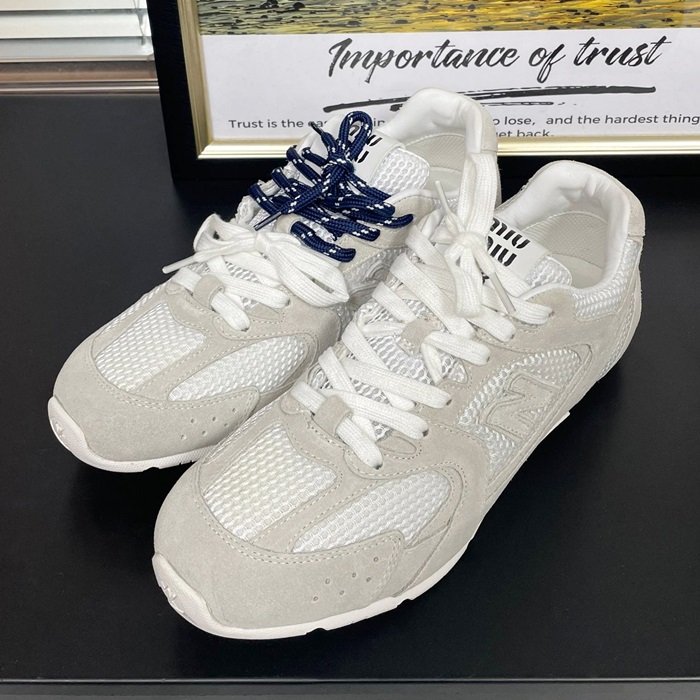 ミュウミュウ x ニューバランス レディース グレー スニーカー -  x New Balance   - mis969x