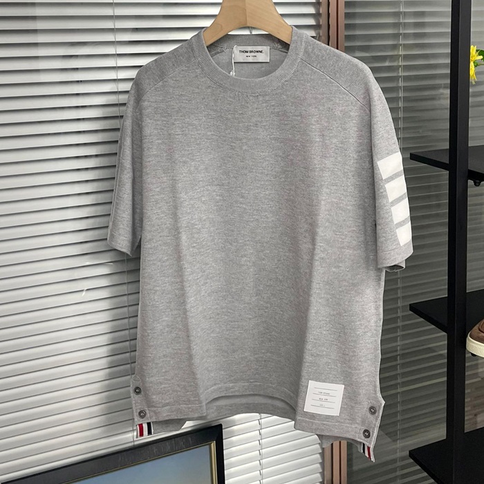 トムブラウン メンズ グレー 半袖Tシャツ - Gray  - thc53x