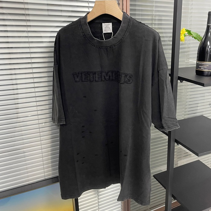 ヴェトモン ユニセックス グレー 半袖Tシャツ - VetementsGray  - vec722x