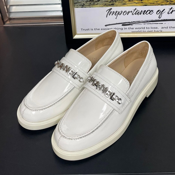 シャネルローファー パテント カーフスキン & ホワイト  -  White- ch541x