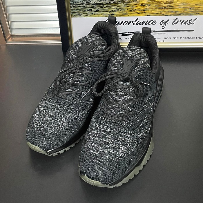 Initial   - ルイヴィトン メンズ イニシャル LOGOレザーランニングシューズ Lou01194x.ブラック