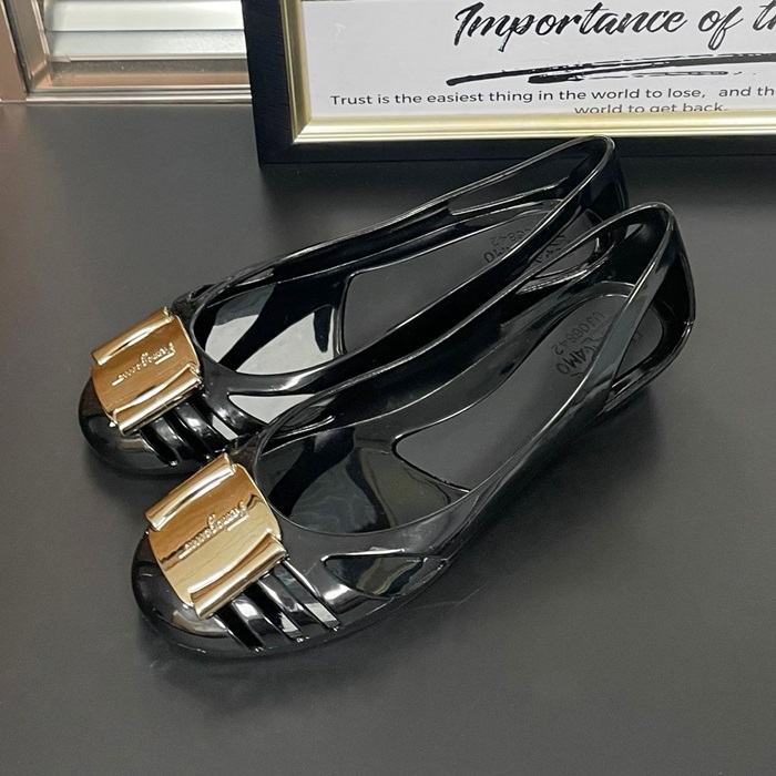  Metal Ballet Shoes - フェラガモ レディース クラシック メタル LOGO バレット シューズ Fer0256x.ブラック