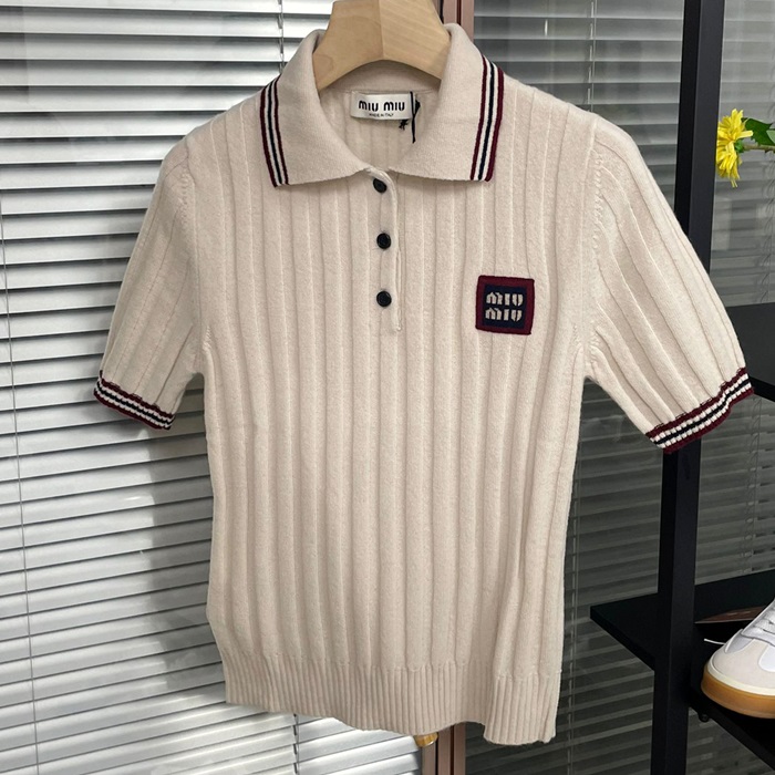 ミュウミュウ レディース アイボリー 半袖Tシャツ -  Ladys Ivory Polo  - muc234x