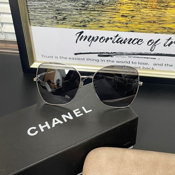 Chanelシャネルメンズ トレンディ メタル フレーム サングラスCnl0428x.4