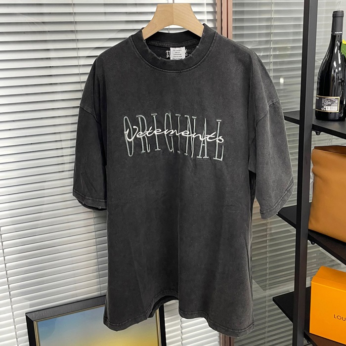 ヴェトモン ユニセックス ブラック 半袖Tシャツ - VetementsOver Size  - vec1038x