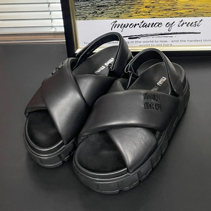 ミュウミュウ レディース スポーティ ナッパ サンダル  -   Sandals - miu307x