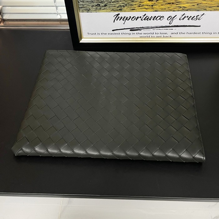 ボッテガヴェネタ メンズ ブラック クラッチバッグ - - bvb02x