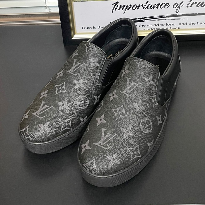 ルイヴィトン メンズ モノグラム ブラックローファー -- lou04967x
