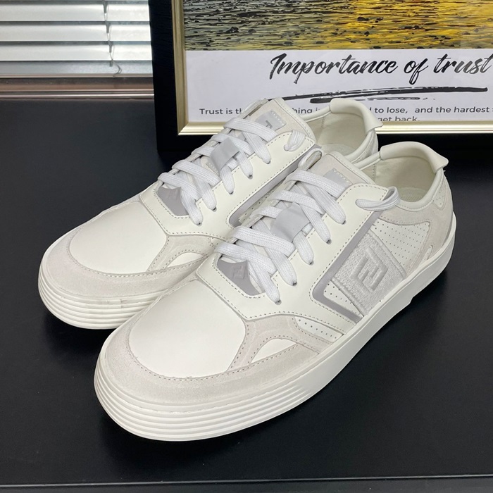 フェンディ メンズ イニシャル ホワイト スニーカー - White  - fe179x
