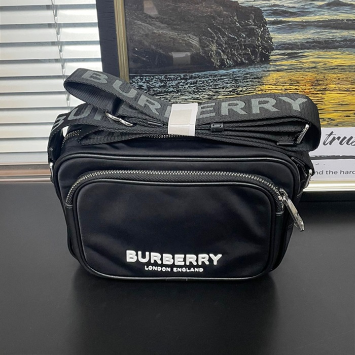 バーバリー メンズ ブラック クロス バッグ -- bub2128x
