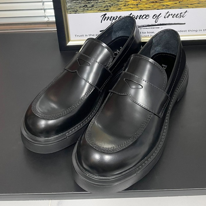 プラダ メンズ ブラックローファー -- prs1358x