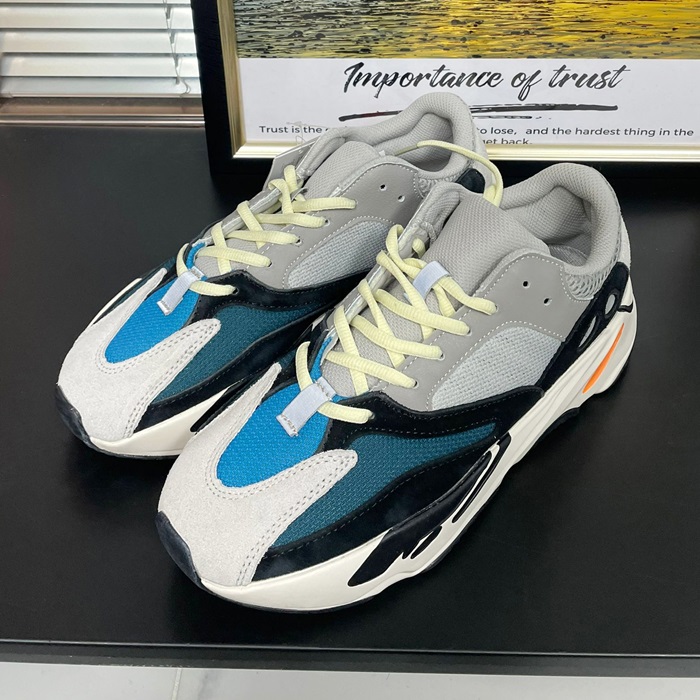  700  - アディダスイージーブースト700 ランニングシューズ, ADIS0005.グレー