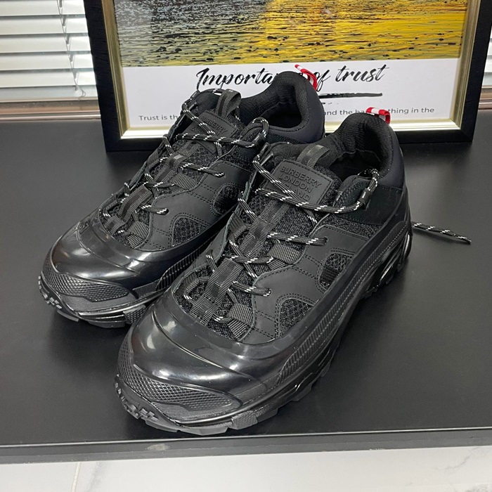 バーバリー メンズ カジュアル スニーカー Size ブラック -  Bur04268x Black