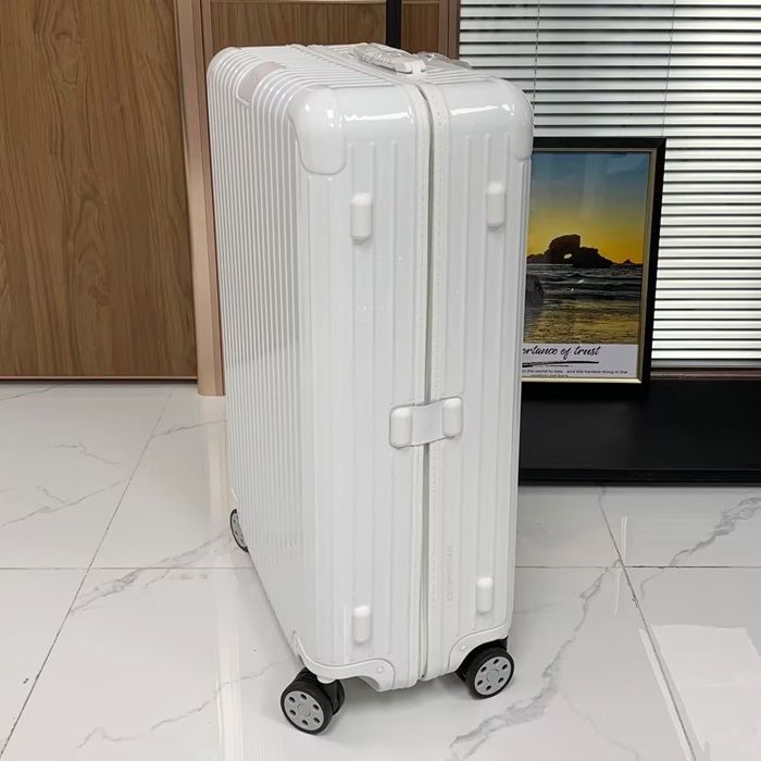 リモワ エッセンシャル キャビン ホワイト キャリーバッグ -  White Carrier - ric30x