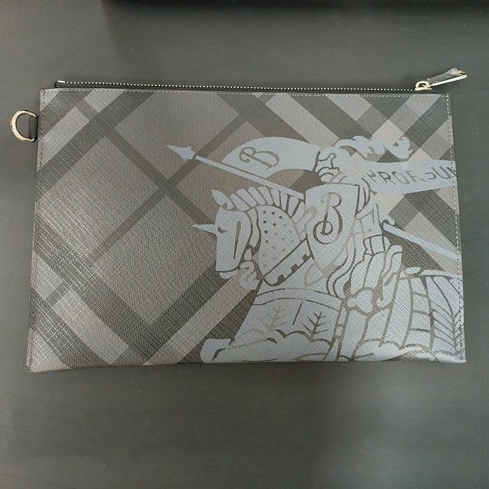 バーバリー メンズ グレー クラッチバッグ - Gray - bu325x