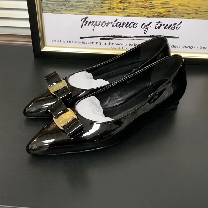   - フェラガモレディースレザーフラットFGMS0524,ブラック