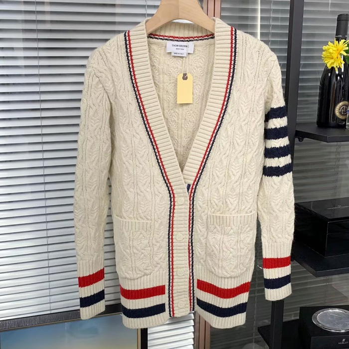   - トムブラウンメンズ クラシック Vネック ウール カーディガン Thom0499xアイボリー