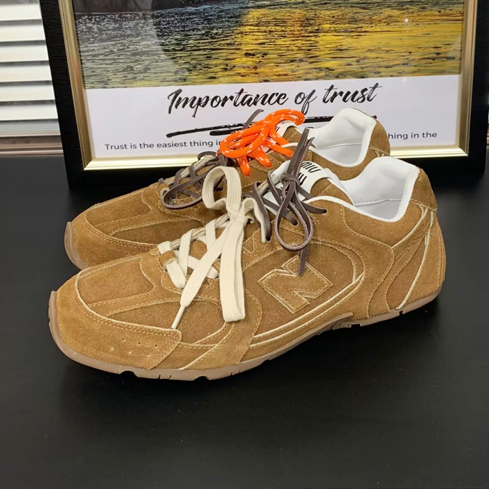 ミュウミュウ x ニューバランス レディース ブラウン スニーカー -  x New Balance   - mis1365x