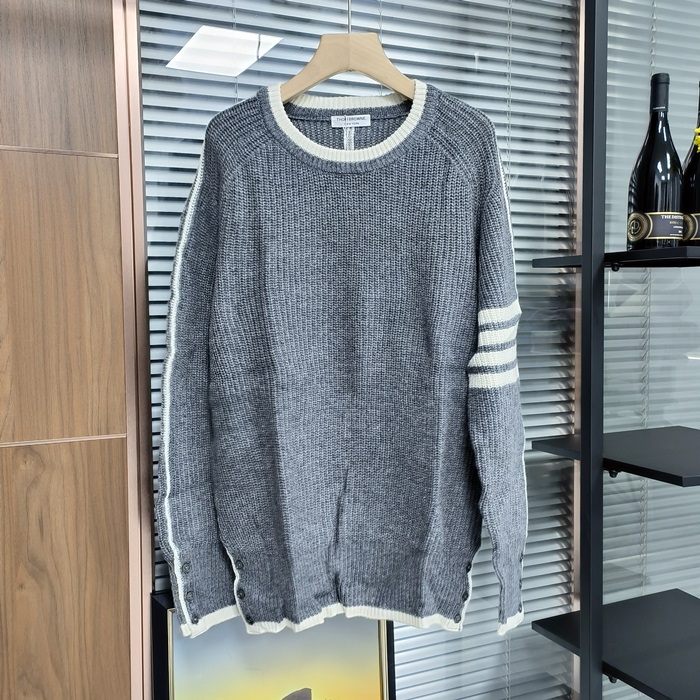 - トムブラウンメンズ ストラップ クルーネック ウール セーター Thom01083x.Sizeグレー