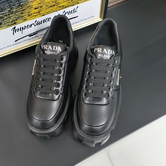 プラダ メンズ ソフト パディング ナッパ レザー レースアップ シューズ  - Shoes - pr712x