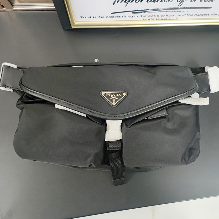 プラダ メンズ ブラック スリング バッグ - Slingbag - prb1563x