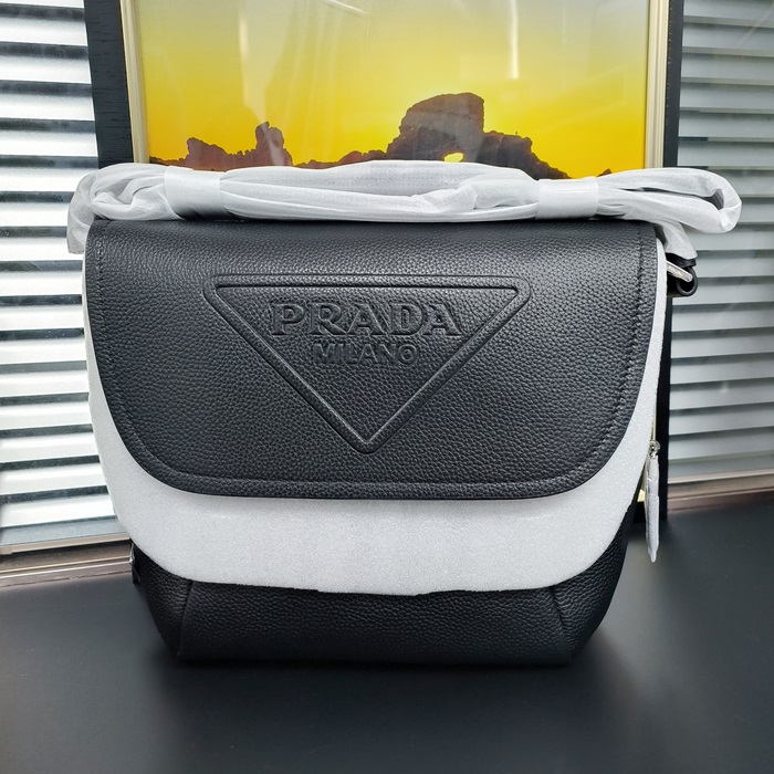 プラダ メンズ ブラック クロスバッグ -- pr533x
