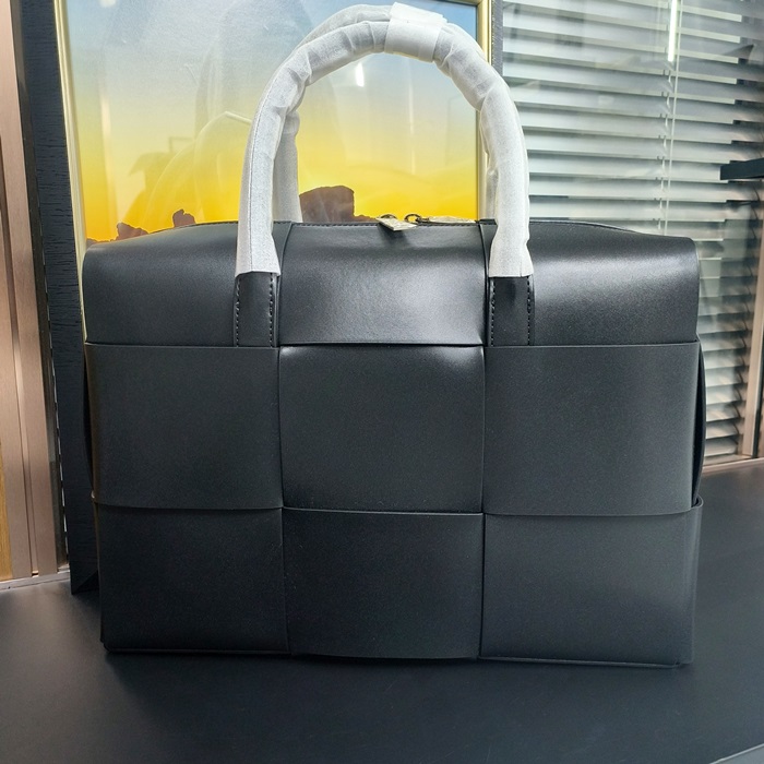 ボッテガヴェネタ メンズ ブラック ブリーフケース -  - bv228x