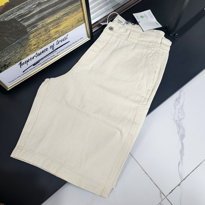 プラダ メンズ ベージュ ハーフパンツ - Half-pants - dic408x