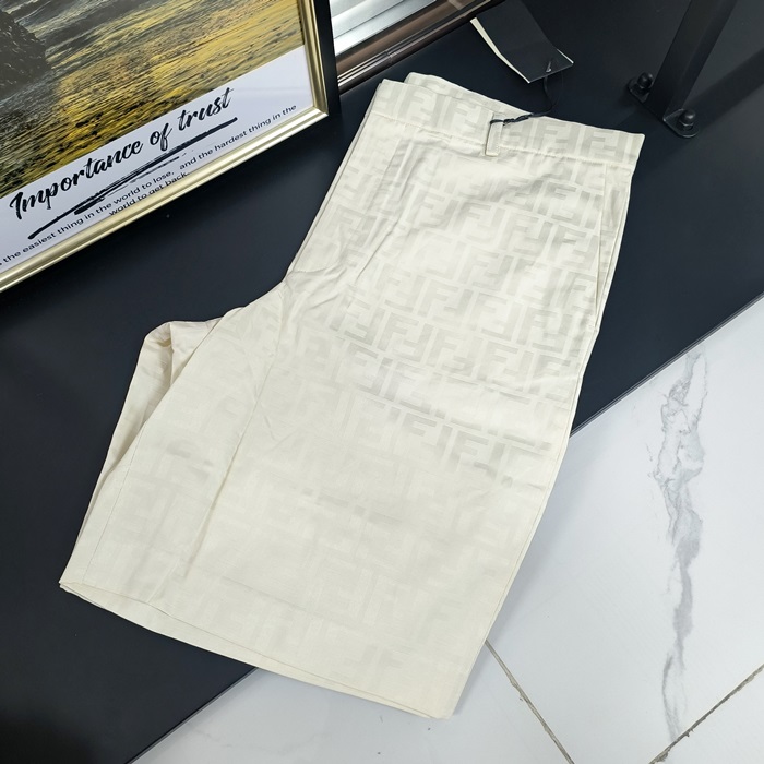 フェンディ メンズ ベージュ ハーフパンツ - Half-pants - fec997x