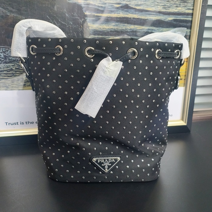 プラダ レディース リナイロン バケットバッグ 1BE067 -  Re-Nylon - prb4821x