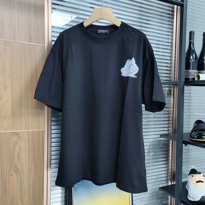 バレンシアガ メンズ ブラック クルーネック 半袖Tシャツ -  Short sleeved  - ba439x