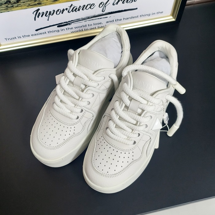 ヴァレンティノ ユニセックス モダン ホワイト スニーカー - White  - val402x