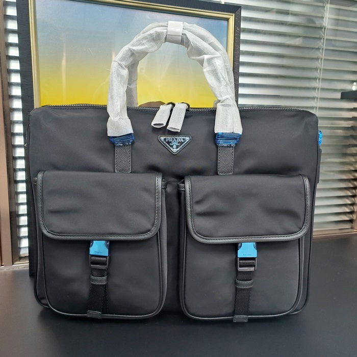 プラダ メンズ ブラック クロスバッグ -- pr443x