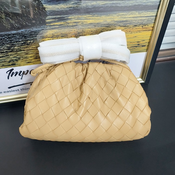 Bottega Veneta  Pouch,22cm,BVB0630 - ボッテガヴェネタレディースレザーパウチ,22cm,ベージュ