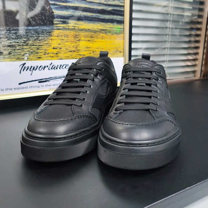 フェラガモ メンズ ブラック スニーカー - Ferragamo  - sf05x