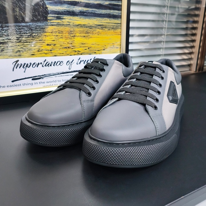 プラダ メンズ グレー スニーカー - Gray  - pr416x