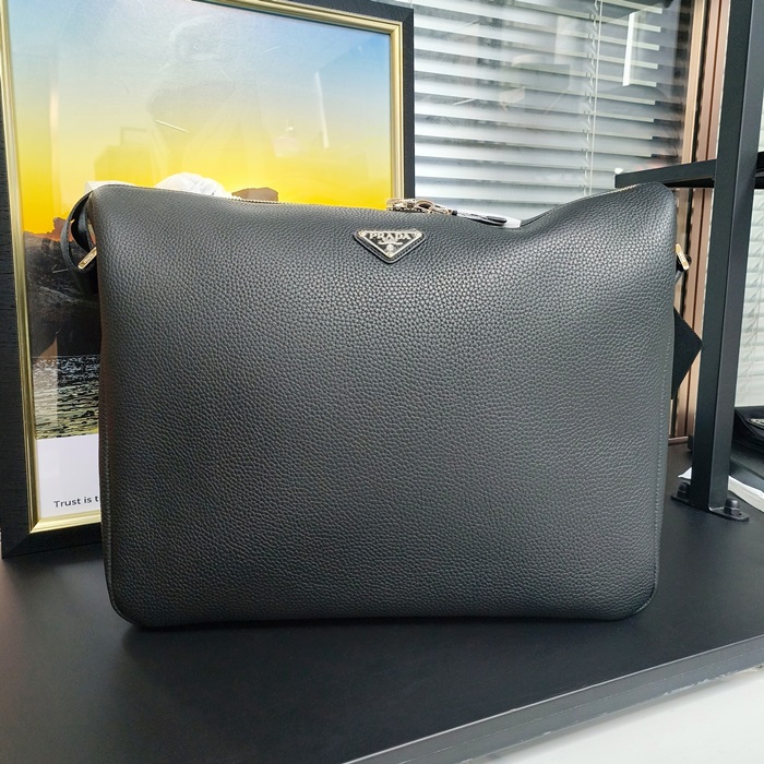 プラダ メンズレザーメッセンジャーバッグ 2VH185 -  - prb3588x