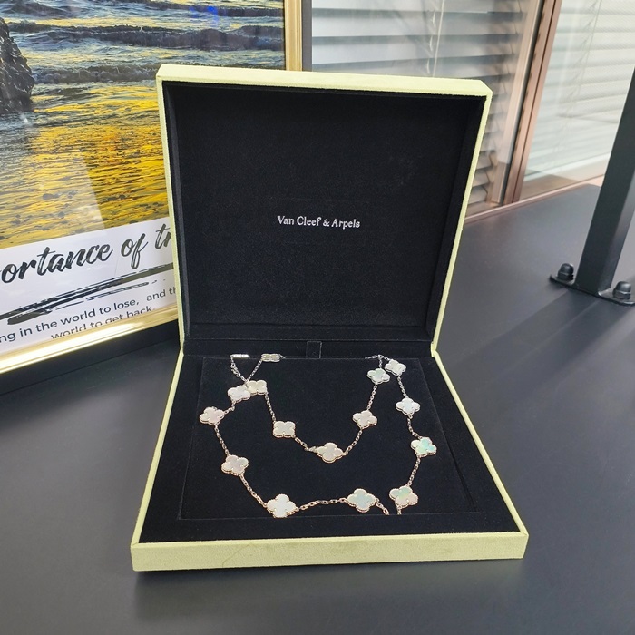 ヴァンクリーフ＆アーペル レディース ホワイト ネックレス -   White - acc378x