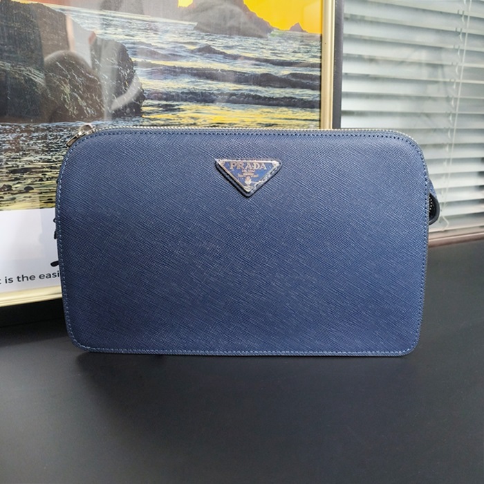 プラダ メンズ ブルー クラッチバッグ -  - pr768x