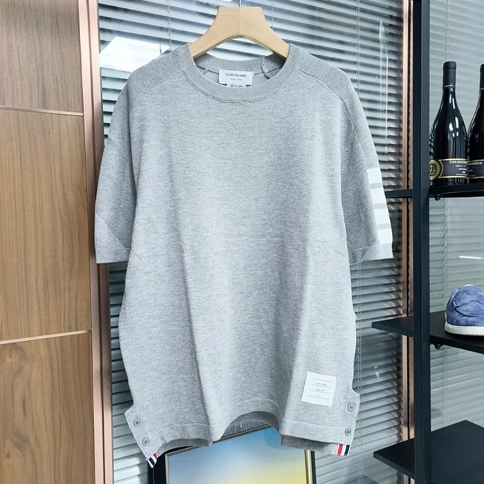 トムブラウン メンズ グレー 半袖Tシャツ - Gray  - thc53x