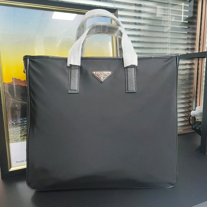 プラダ メンズ ブラック クロスバッグ -- pr142x