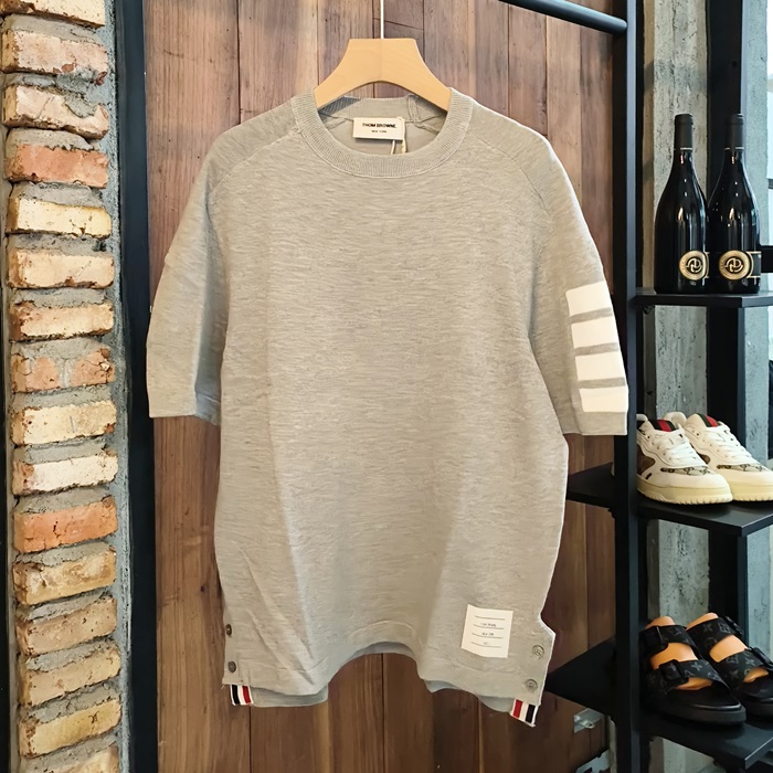 トムブラウン メンズ グレー 半袖Tシャツ - Gray  - thc53x