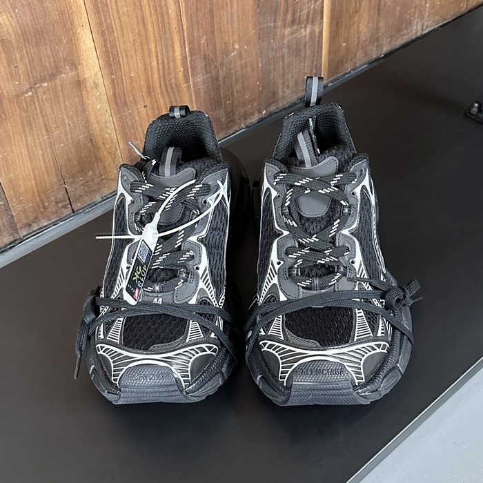 バレンシアガ ユニセックス 3XL スニーカー - 3XL  - bas6066x