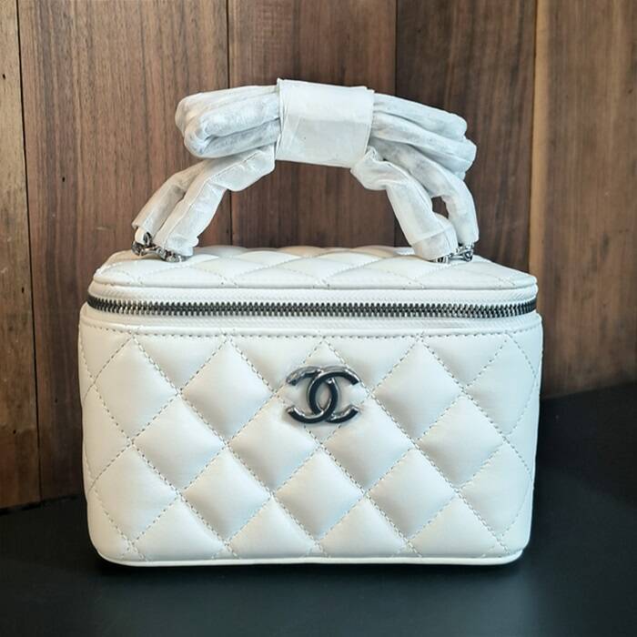 シャネルレディース ホワイト 23k パウチ バッグ -  White Pouch - chb1515x
