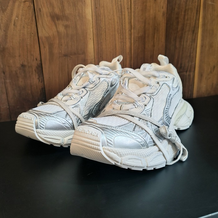 バレンシアガ ユニセックス 3XL ホワイト スニーカー  - White  - ba658x