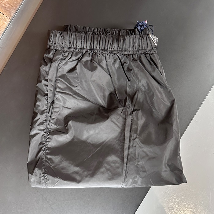 プラダ メンズ トライアングル ロゴ ショーツ - Shorts - prc6885x