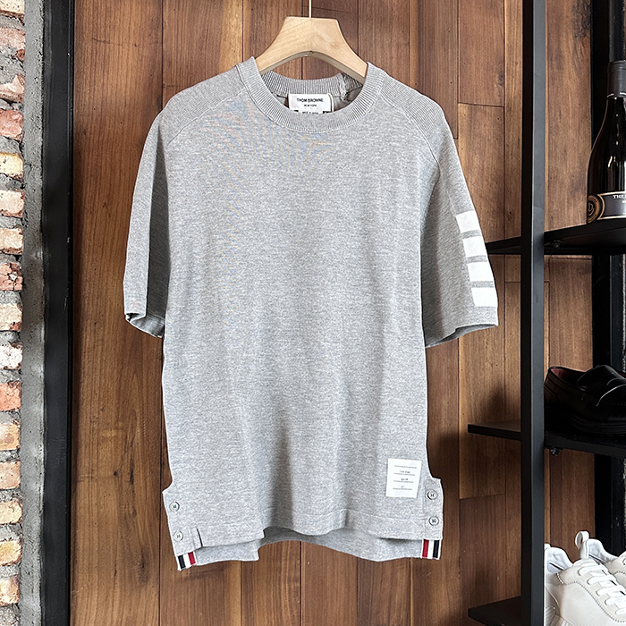 トムブラウン メンズ グレー 半袖Tシャツ - Gray  - thc53x